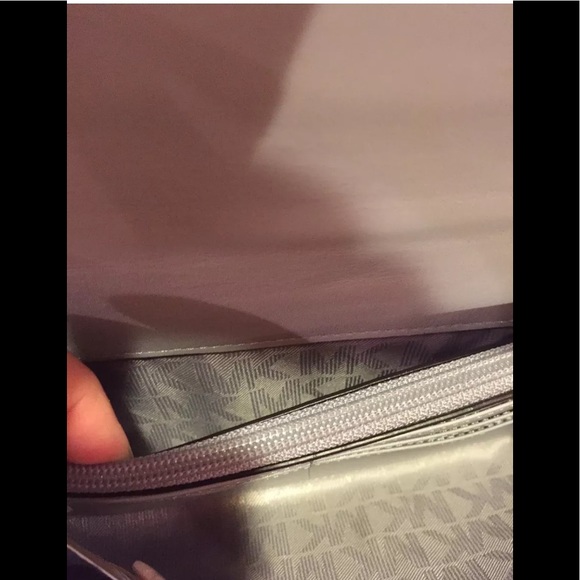 Michael Kors Cynthia lg clutch dove grey